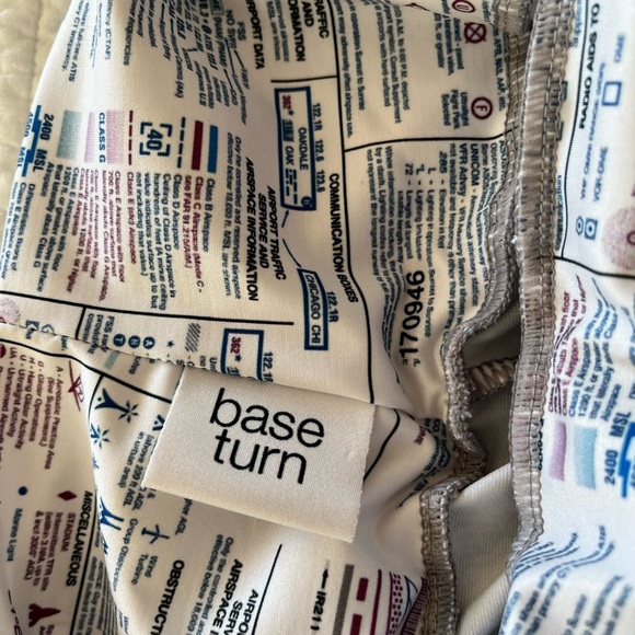 Airspace Leggings - Idaho - Base Turn - Yoga Exercise - Size S. - Picture 6 of 9